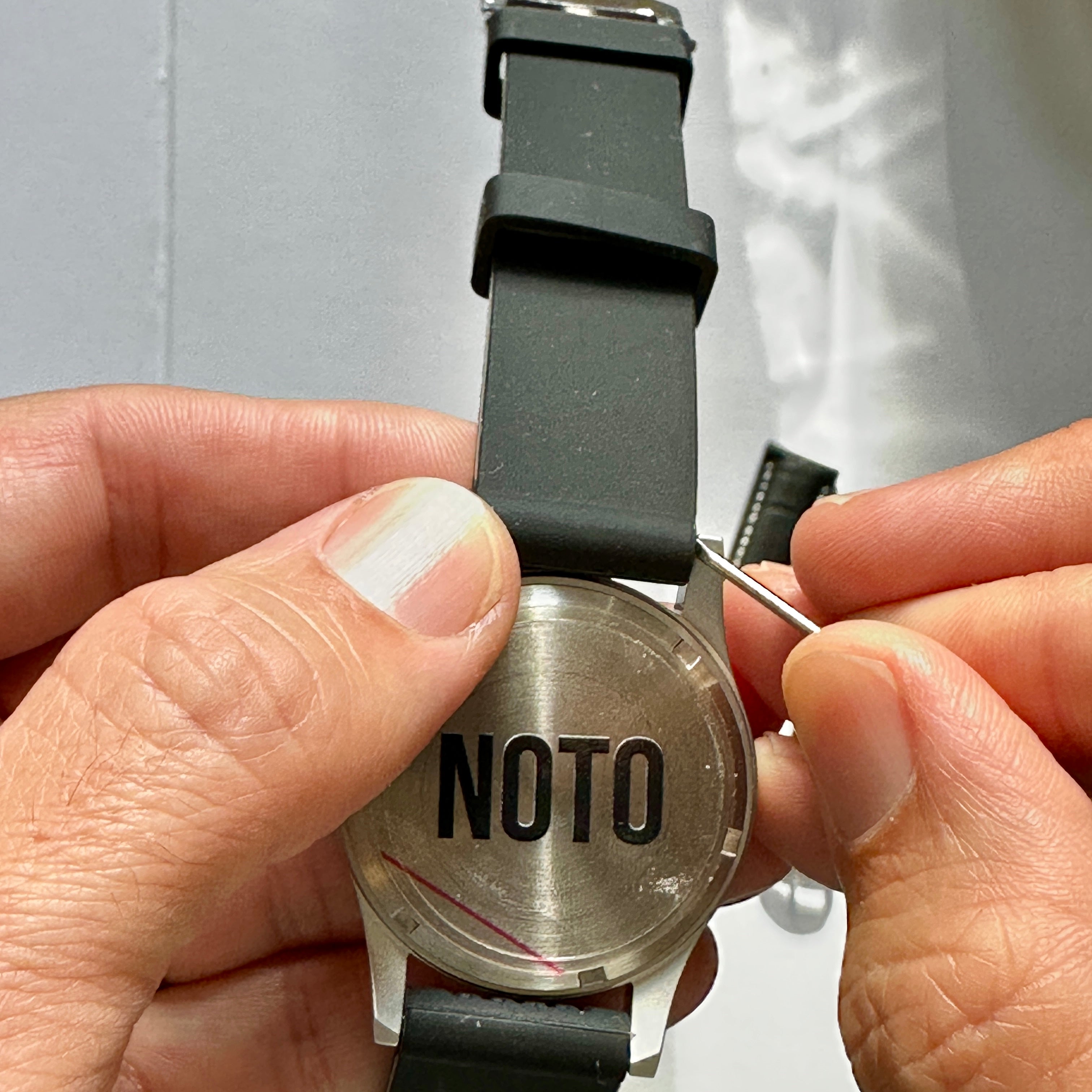 How to change a watch strap in 4 simple steps