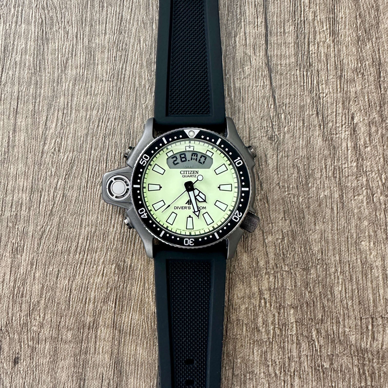 Black Silicone Rubber Dive Watch Strap - 18mm 20mm 22mm 24mm - Premium Design with Knurled Diamond Pattern Strap - Black Buckle